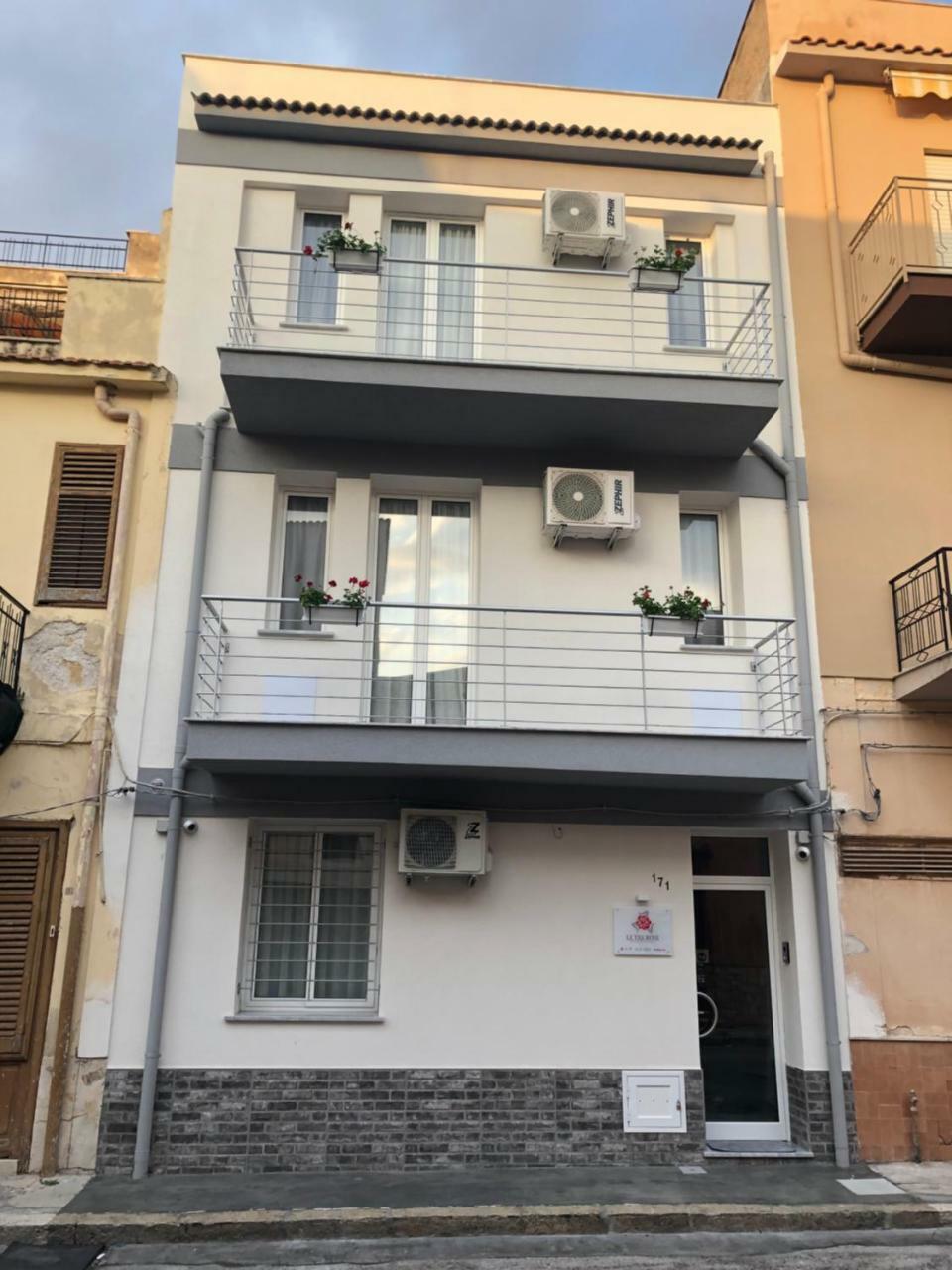 Le Tre Rose Hotel Terrasini Bagian luar foto